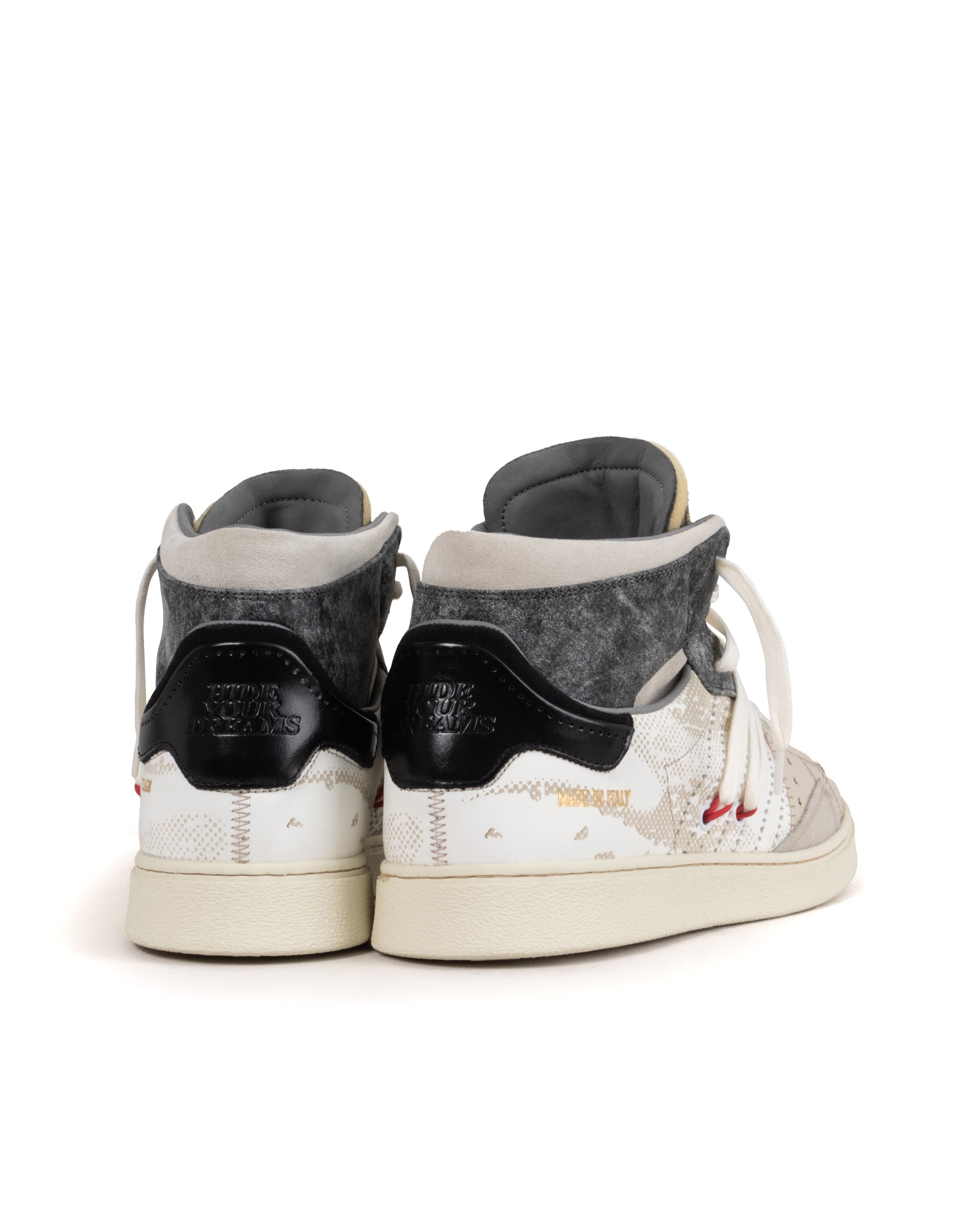 HIGH-TOP BASKETBALL SNEAKER