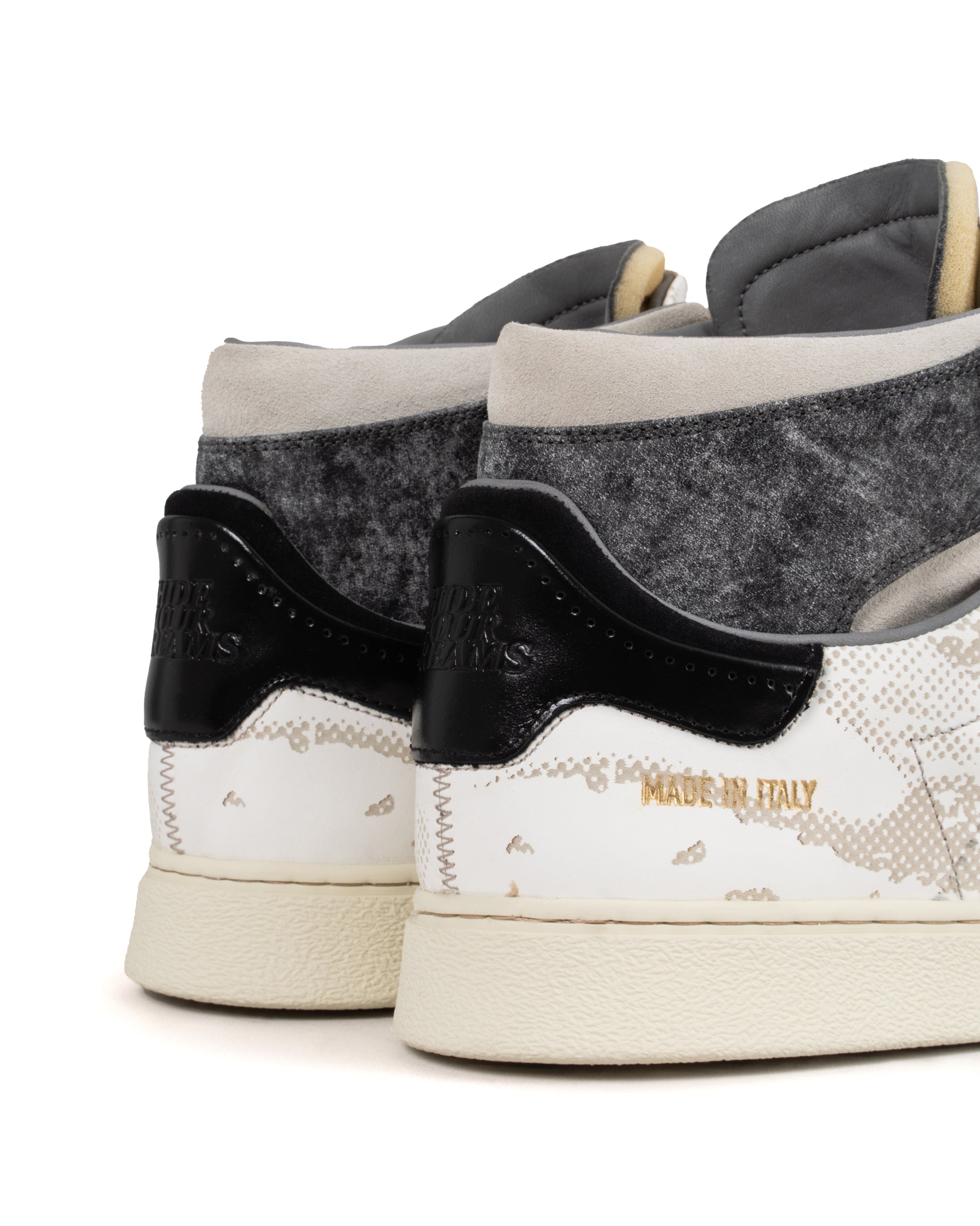 HIGH-TOP BASKETBALL SNEAKER