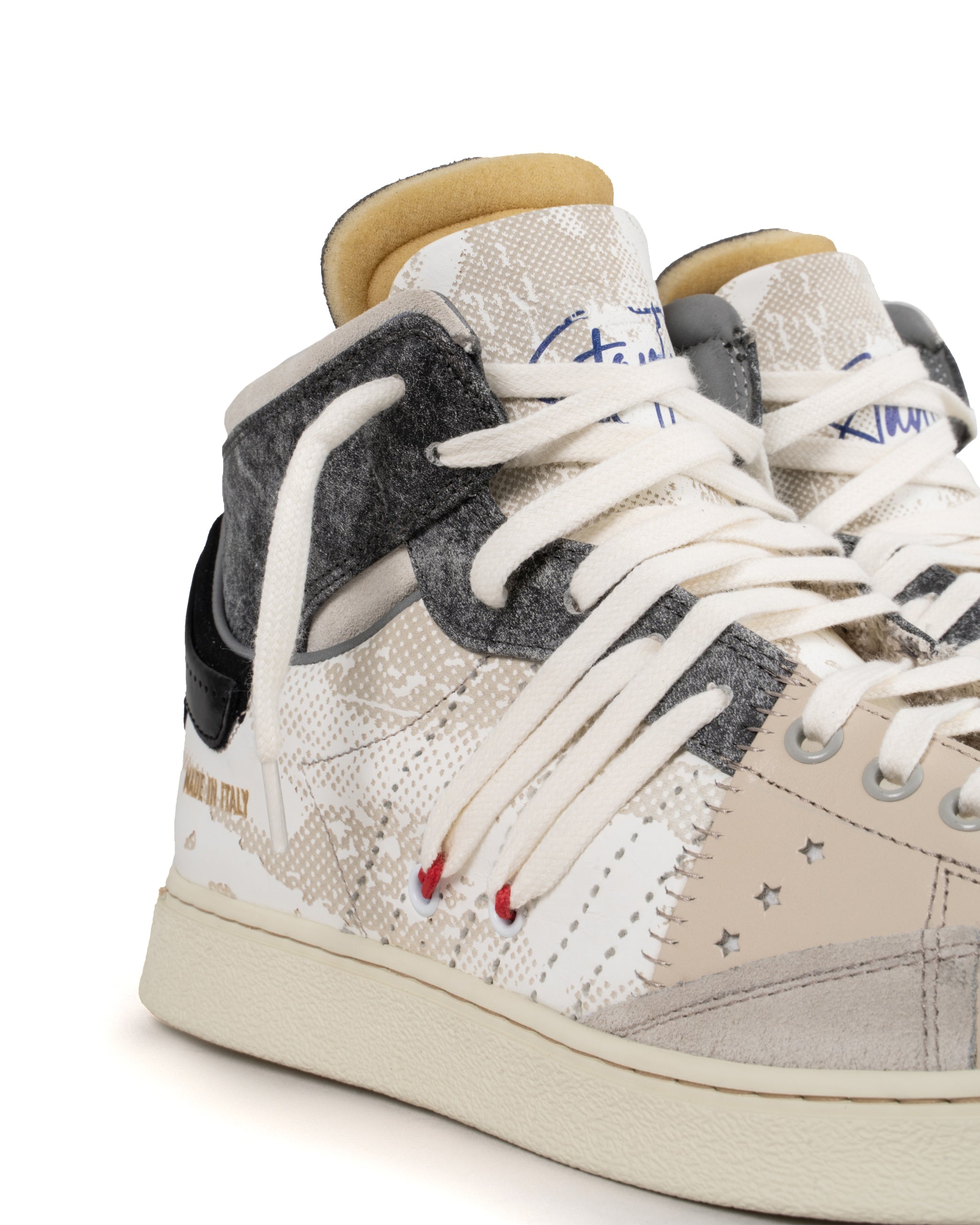 HIGH-TOP BASKETBALL SNEAKER