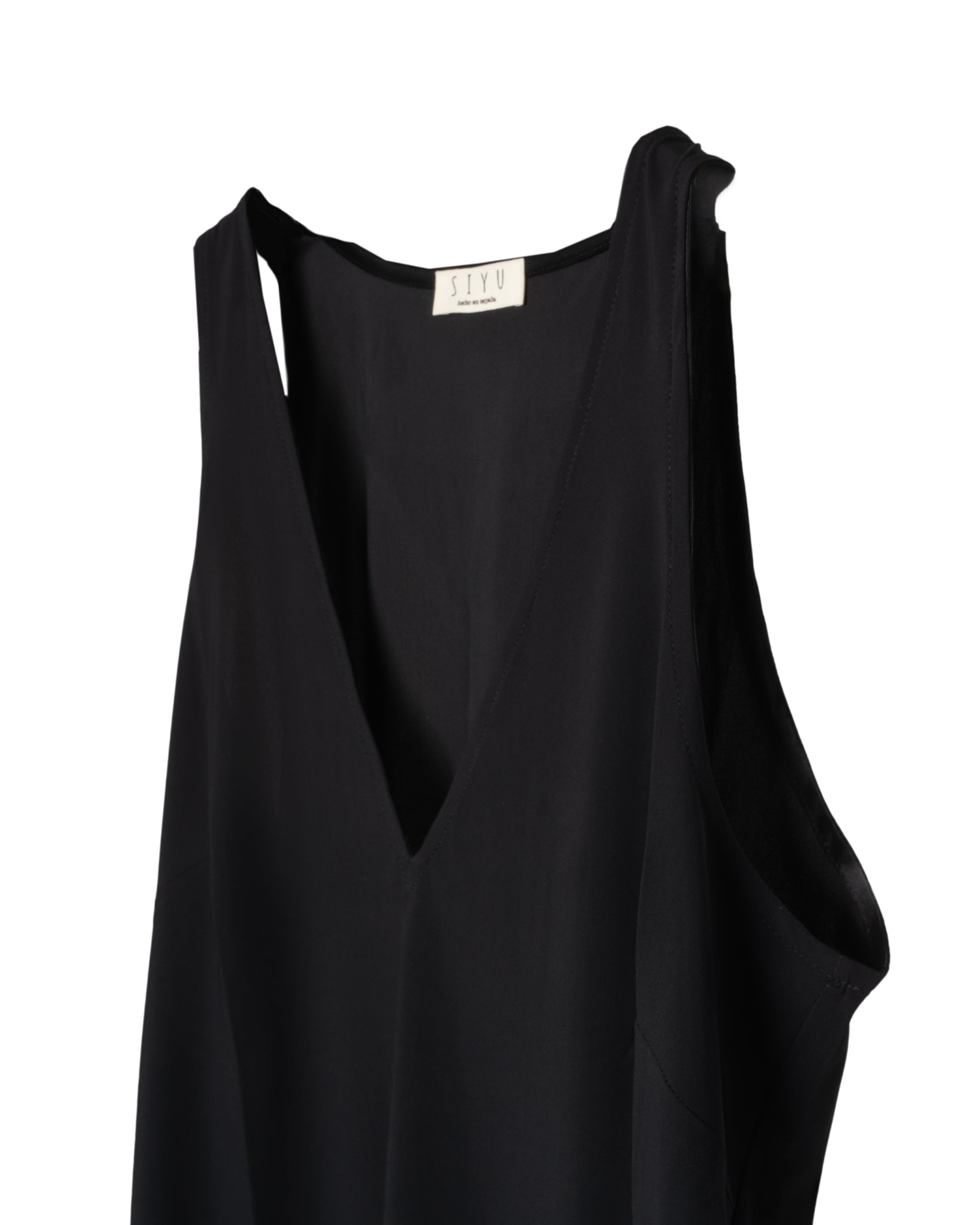 SLEEVELESS SOLID COLOR V-TOP