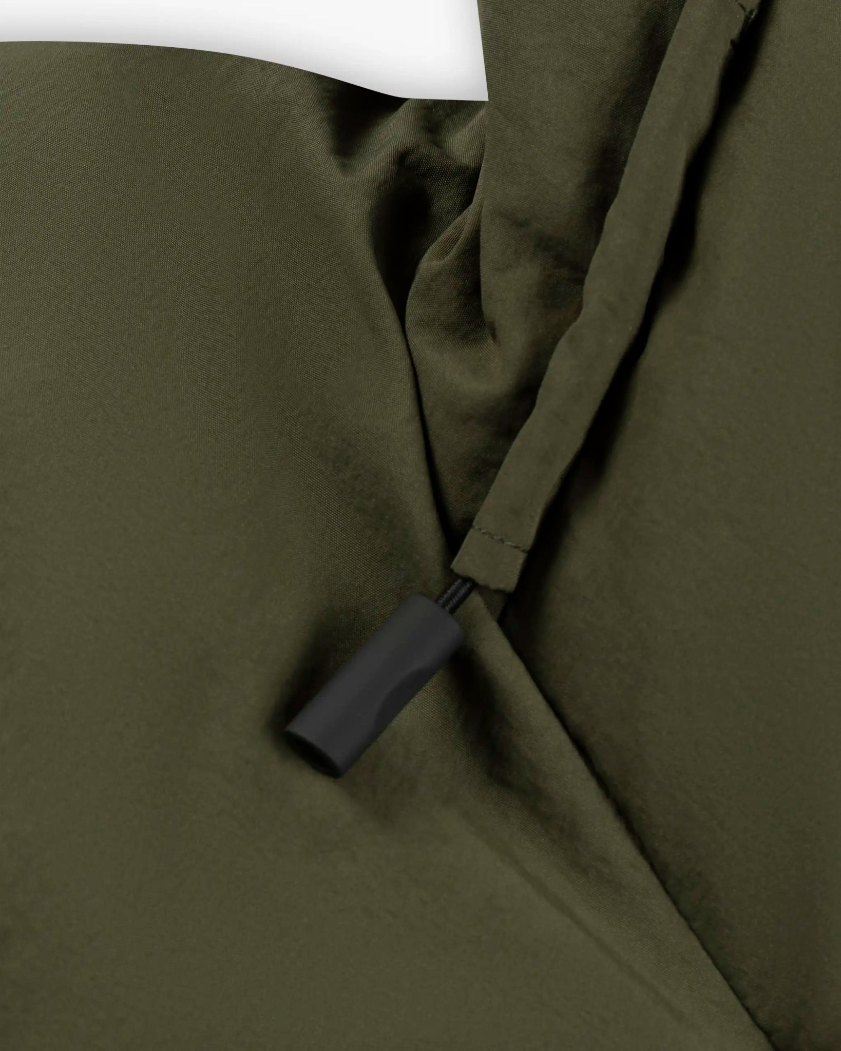 Armygrüne Kapuzen Daunen Jacke von JG1 - Coats & Jackets JG1 BY JUSTIN