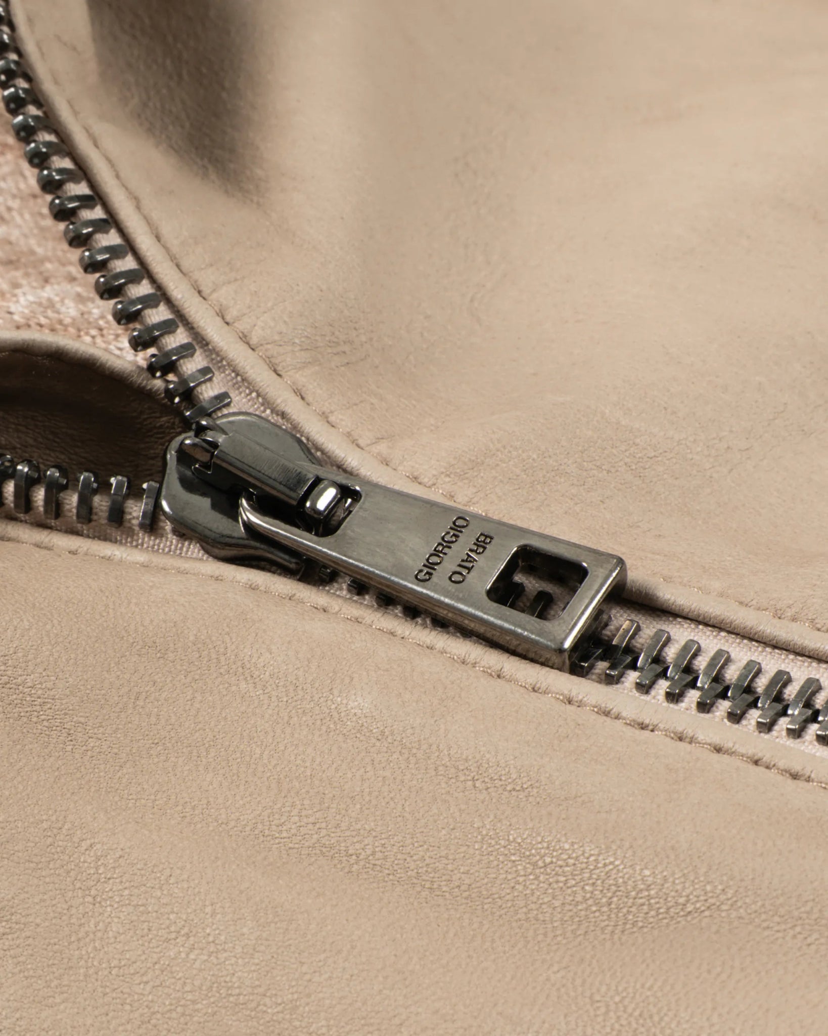 Biker mit Strickbesatz und pflanzlicher Wäsche von Giorgio Brato - Coats & Jackets GIORGIO BRATO