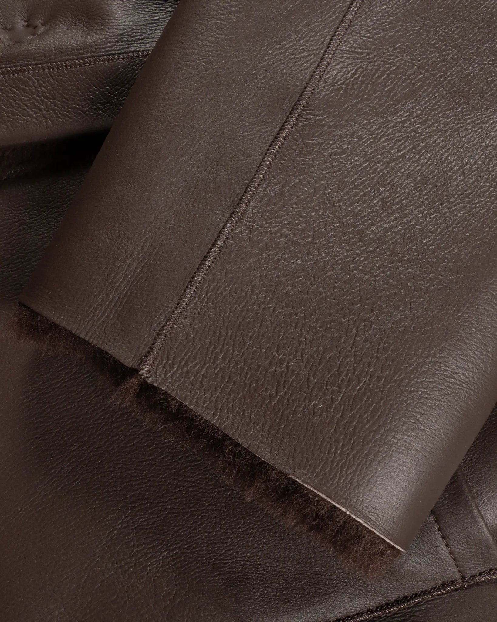 Bordeauxfarbener Langer Wendbarer Lammfellmantel von Ayasse - Coats & Jackets AYASSE