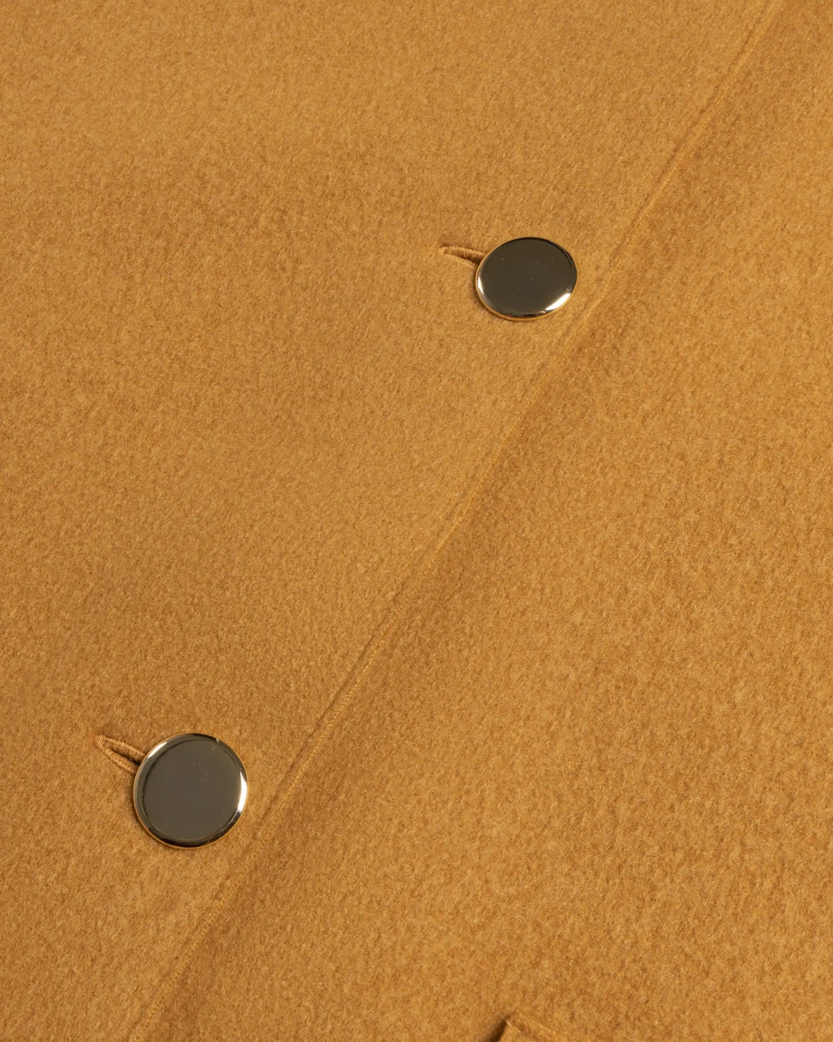 Chai Curry 2 Fädig Gewalkte Cashmere Kurzjacke Gold Trim von Lunaria - Knitwear LUNARIA