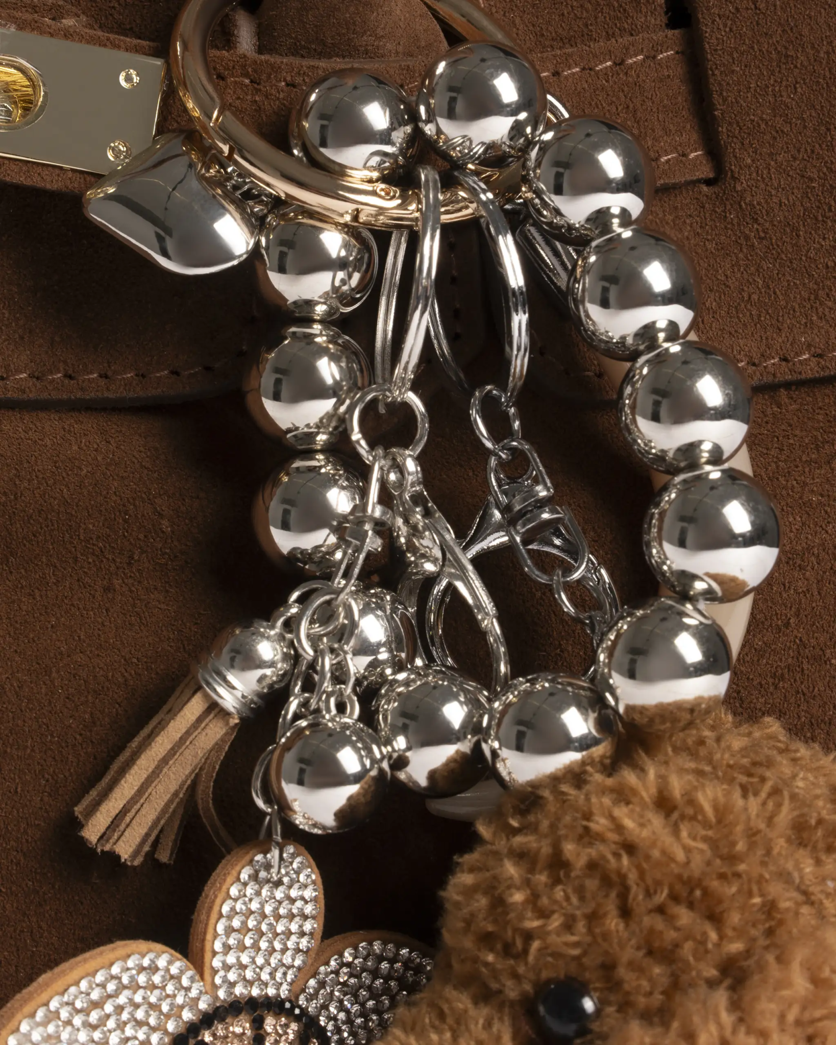 Chocolatefarbene Veloursledertasche mit Schmuckbesatz und Schulterriemen von Mia Bag - Accessories MIA BAGS