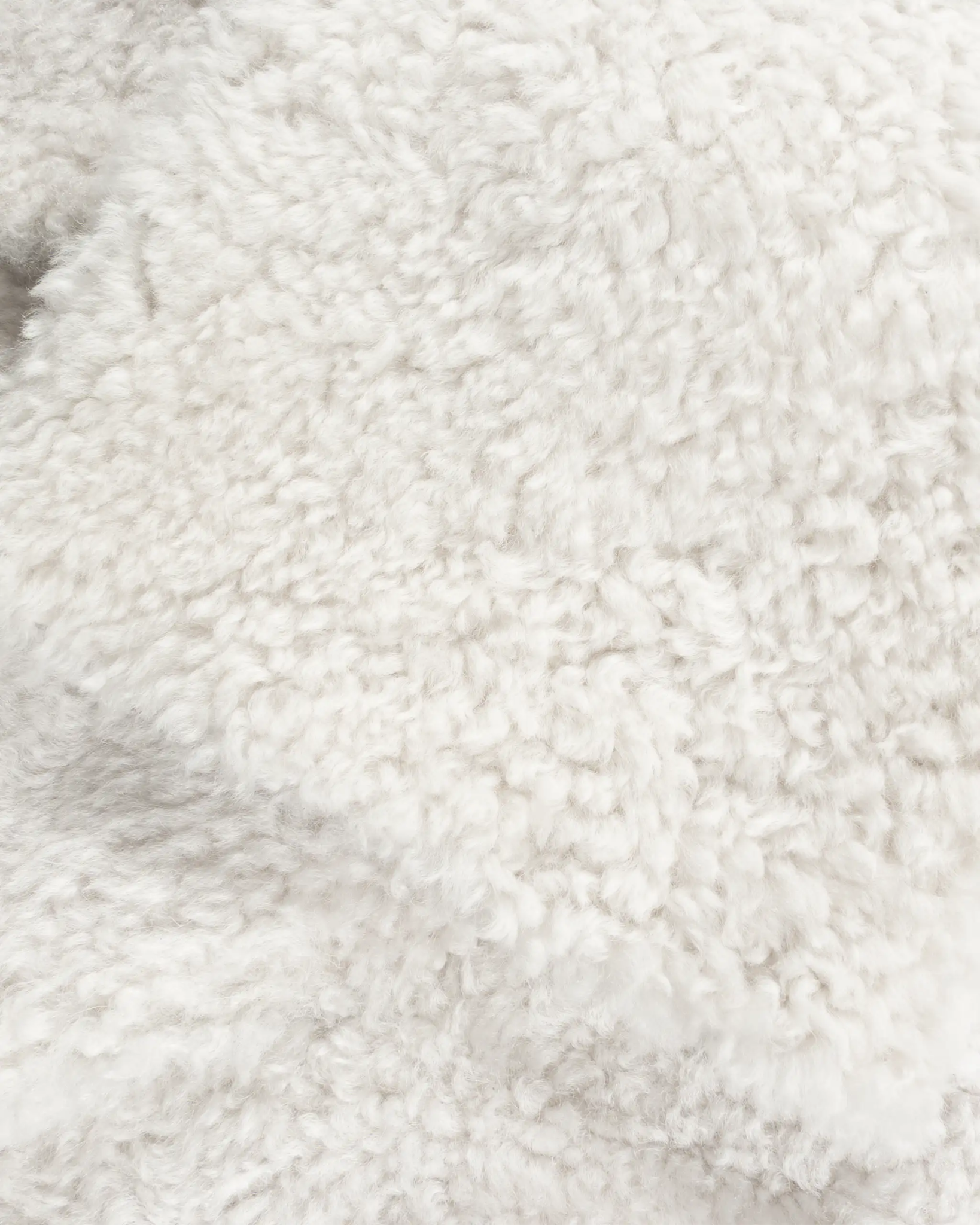 Elfenbeinfarbene Wendbare Soft Lammfell Zipjacke von Ayasse - Coats & Jackets AYASSE