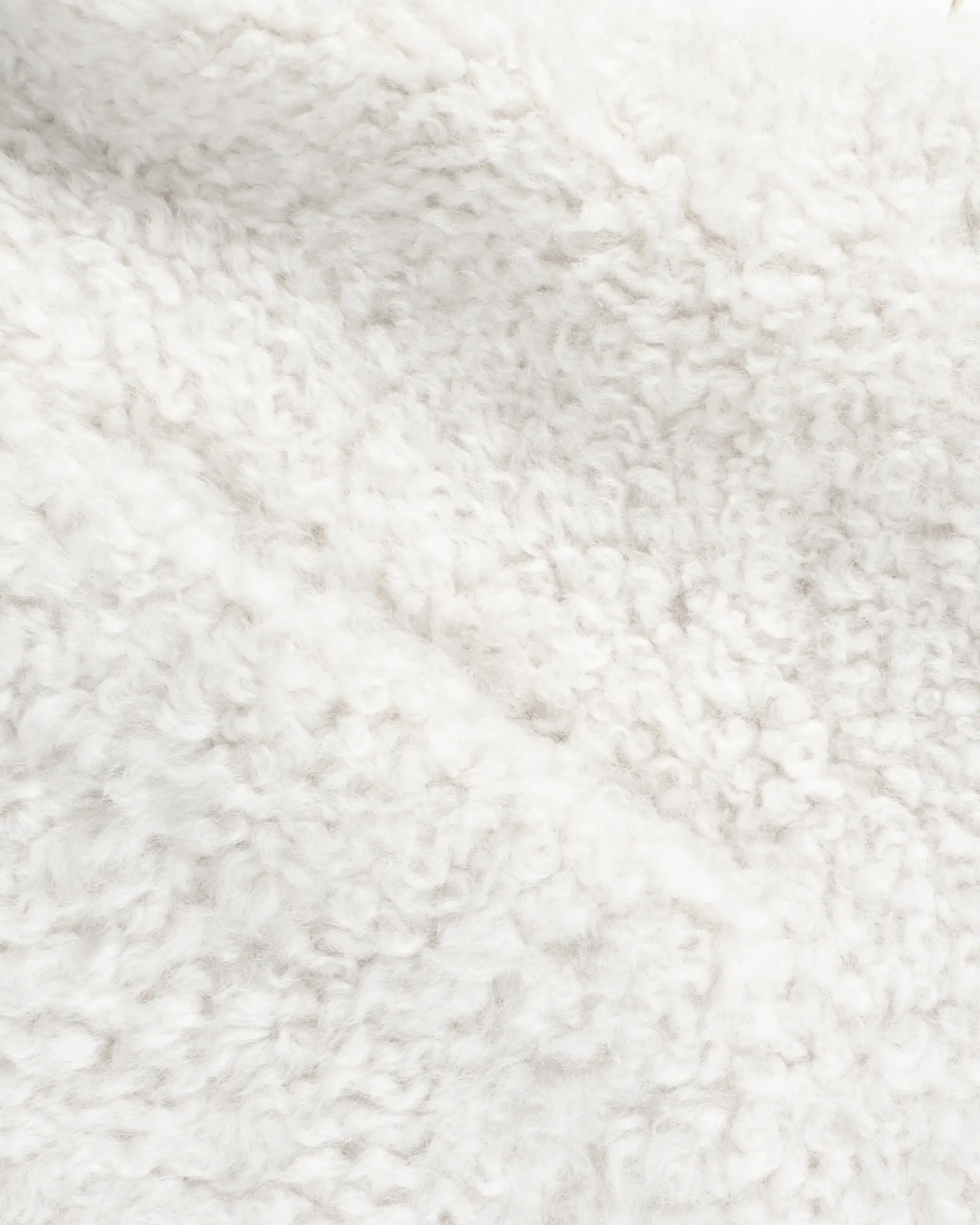 Elfenbeinfarbene Wendbare Soft Lammfell Zipjacke von Ayasse - Coats & Jackets AYASSE