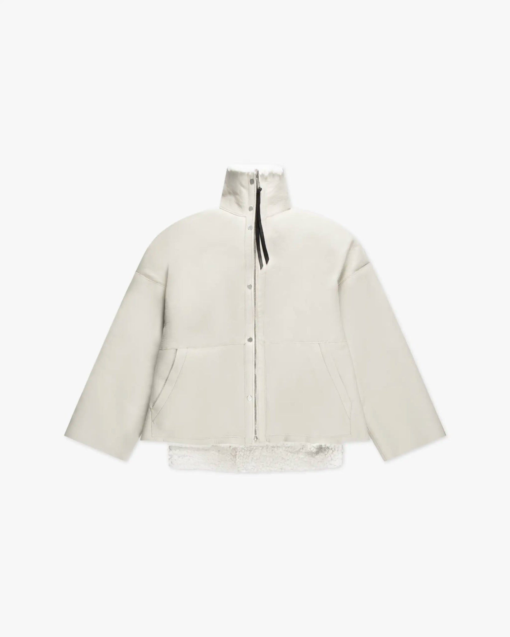 Elfenbeinfarbene Wendbare Soft Lammfell Zipjacke von Ayasse - Coats & Jackets AYASSE