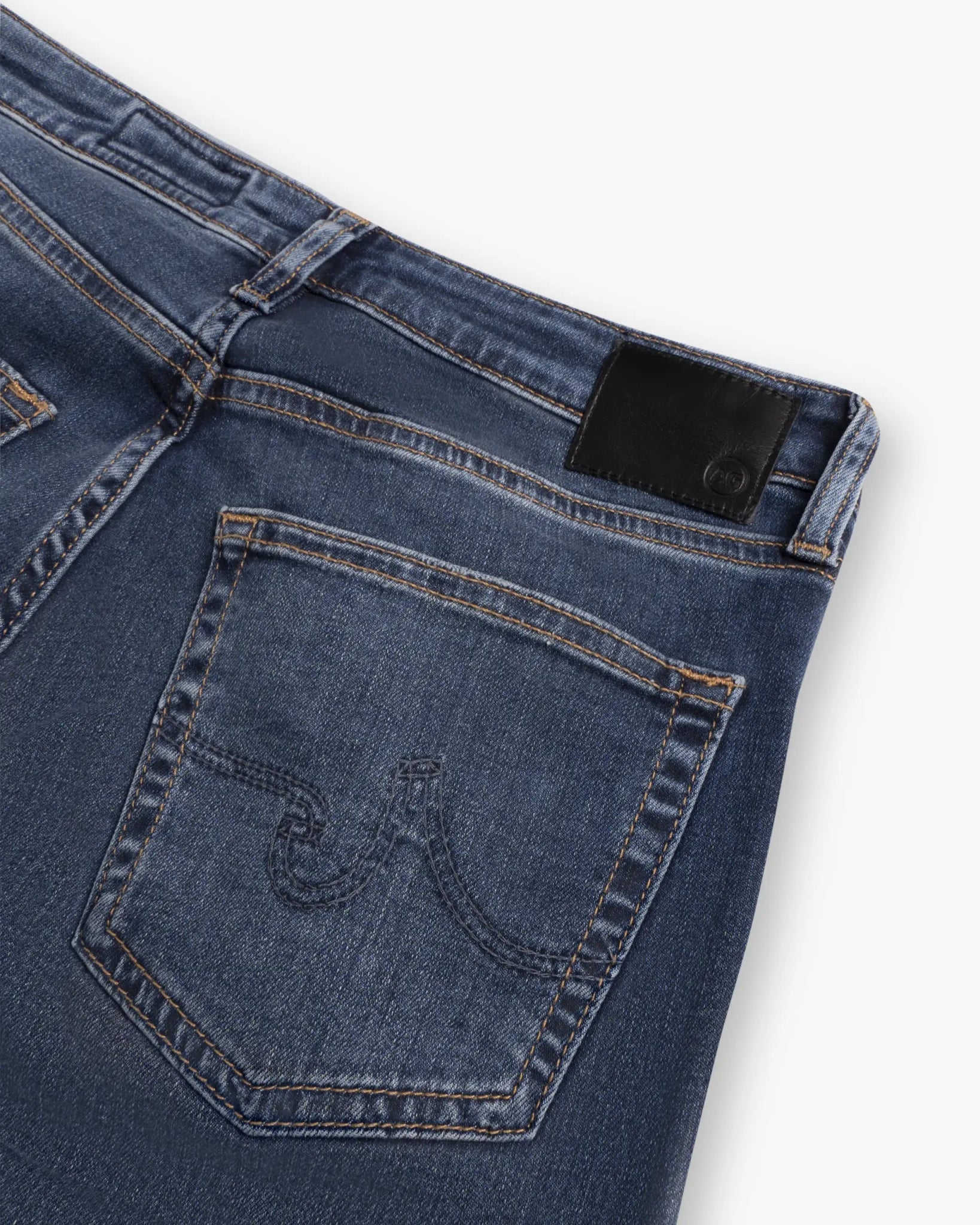 Girlfriend Mid - Rise Straight Denim Jeans von AG Denim - Denim AG Denim