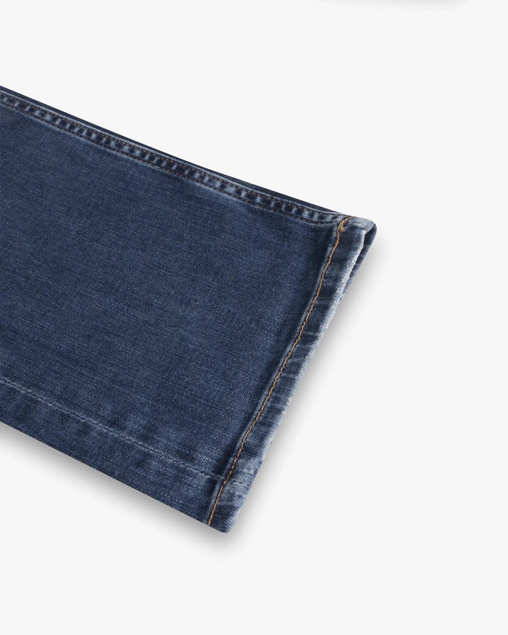 Girlfriend Mid - Rise Straight Denim Jeans von AG Denim - Denim AG Denim