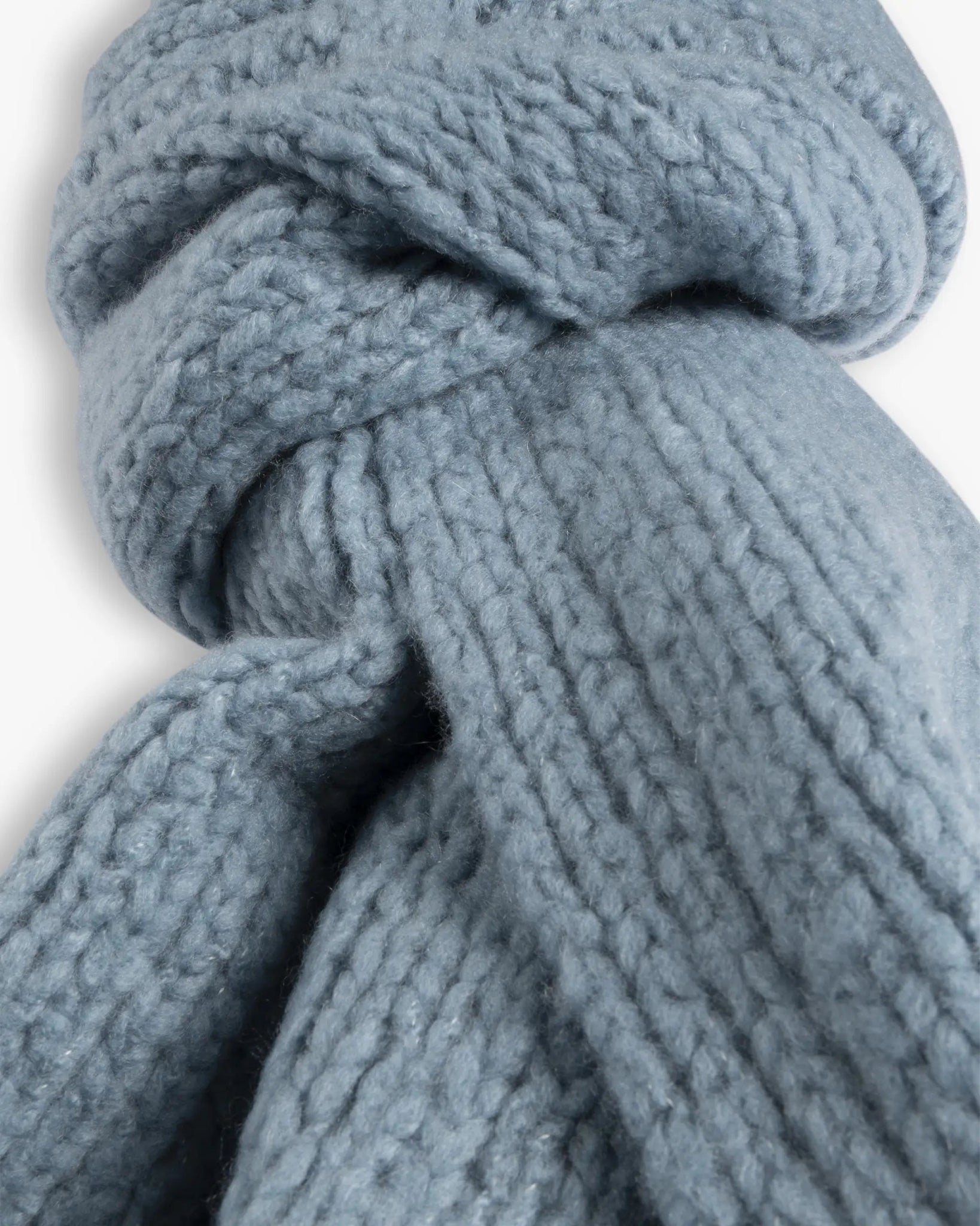 Hellblauer Grobstrick Schal mit Fransen von 8Cashmere - Accessories 8 CASHMERE