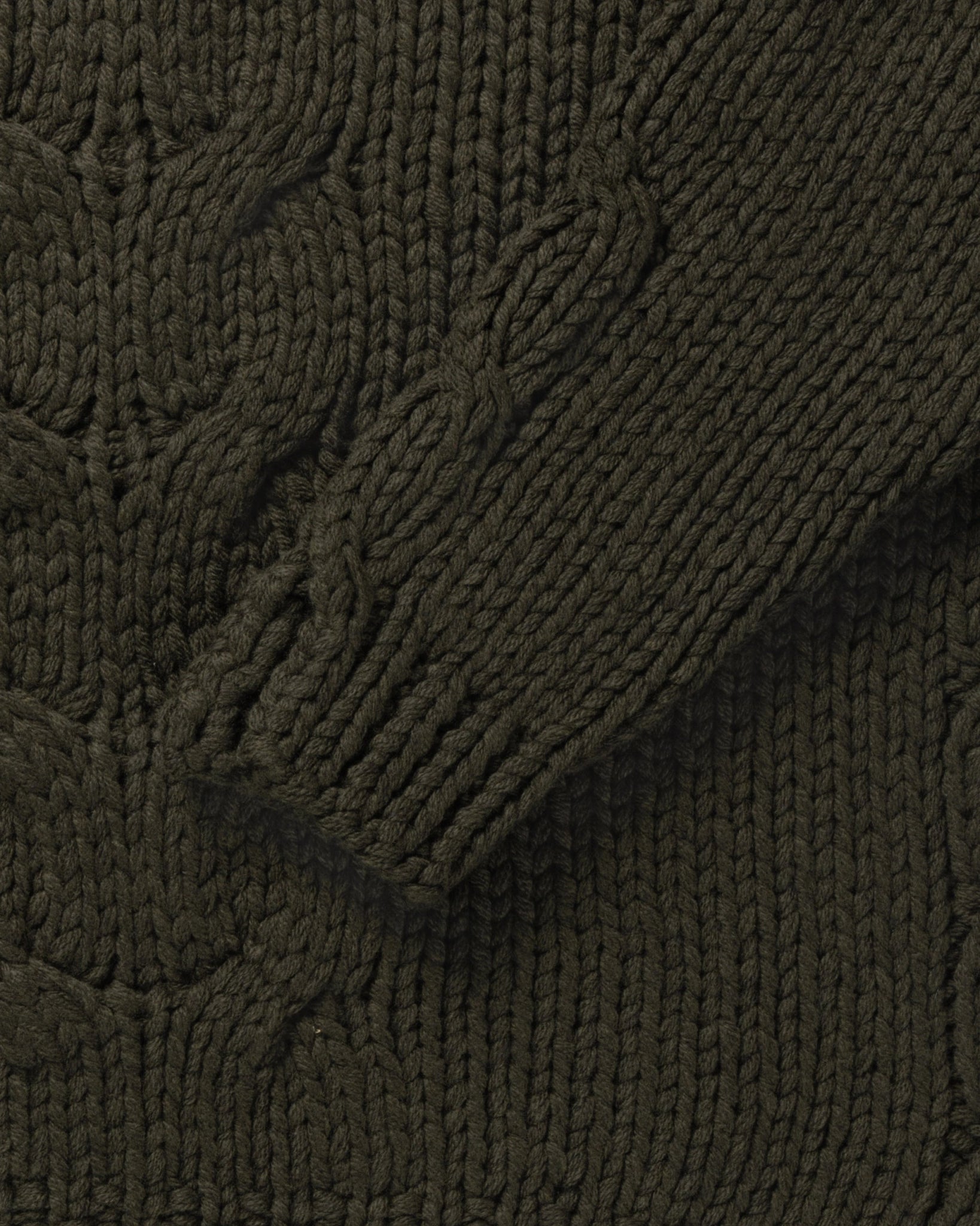 Icon Handgestrickter Zopfmusterpullover mit hohem Kragen von Ilona von Preuschen - Knitwear ILONA V. P.