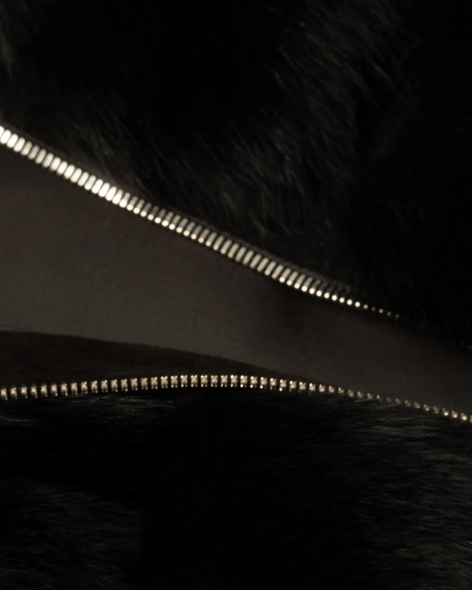 Langes Zobelbesatz - Fuchs - Gilet mit Reißverschluss von Suprema - Vests SUPREMA