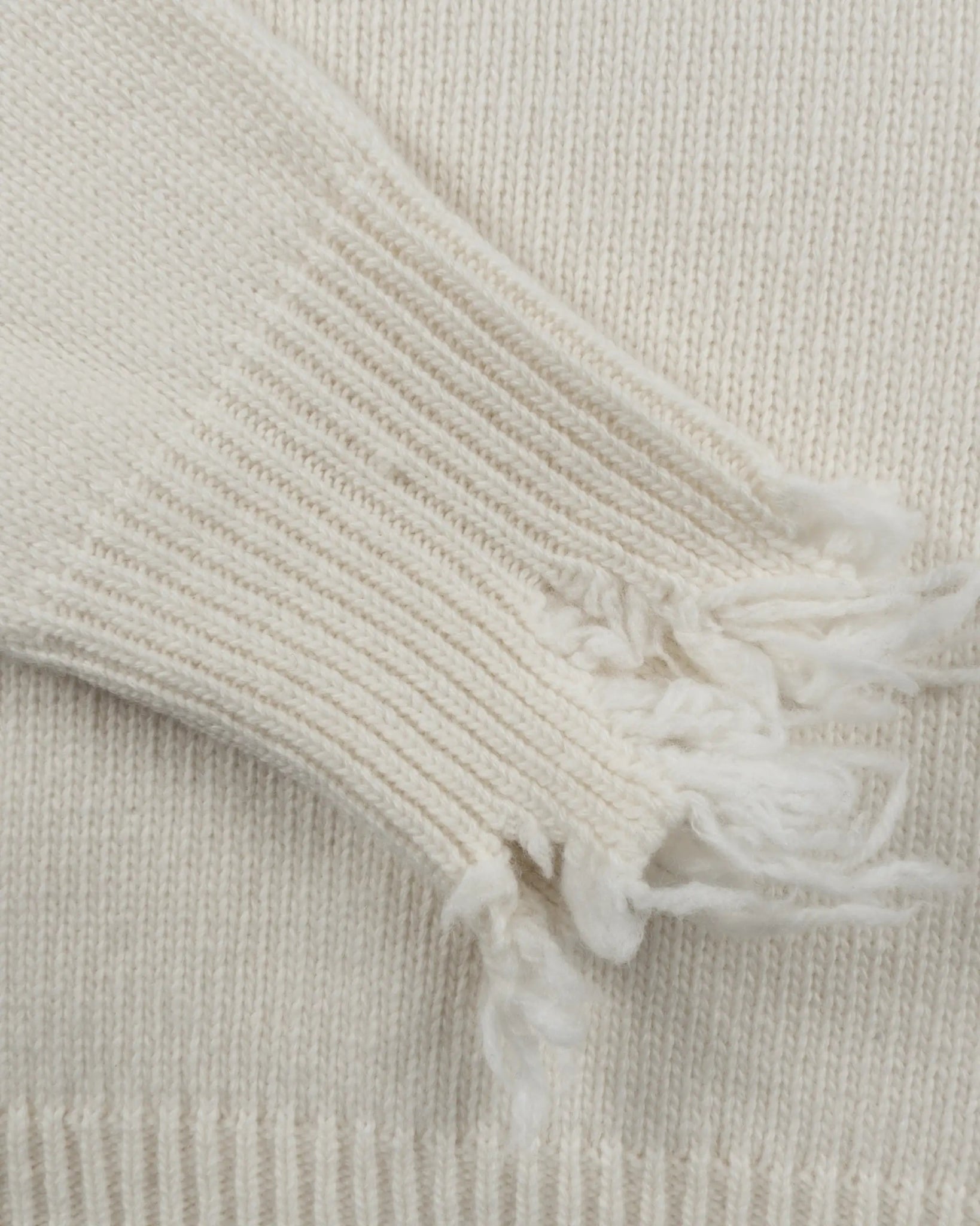Lattefarbener Rollkragenpullover im Destroyed Stil von Seafarer - Knitwear SEAFARER