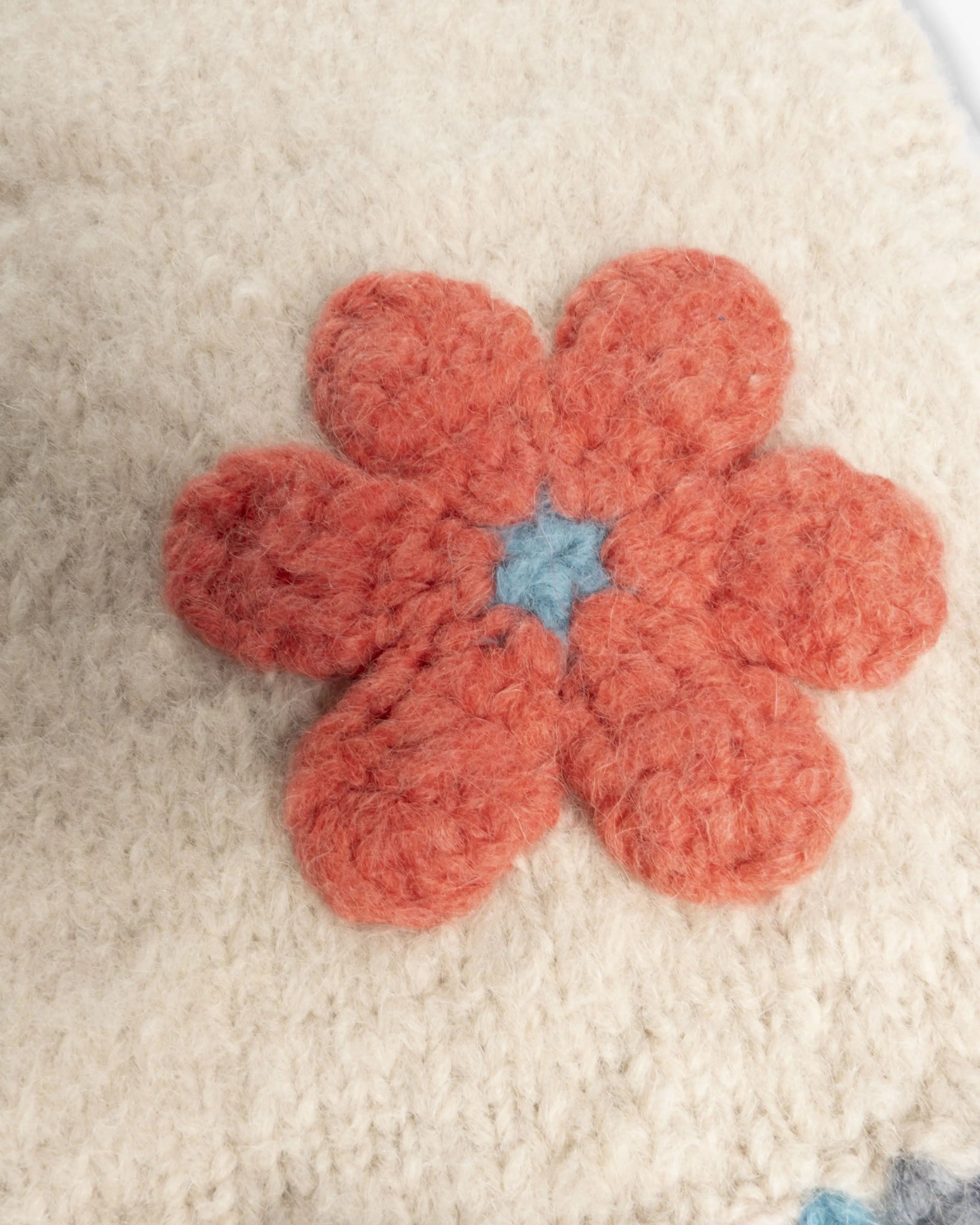 Marfilfarbener Grobstrick Schal mit Aufgesetzten Blumen von Frantic by Andrea Venturini - Knitwear FRANTIC
