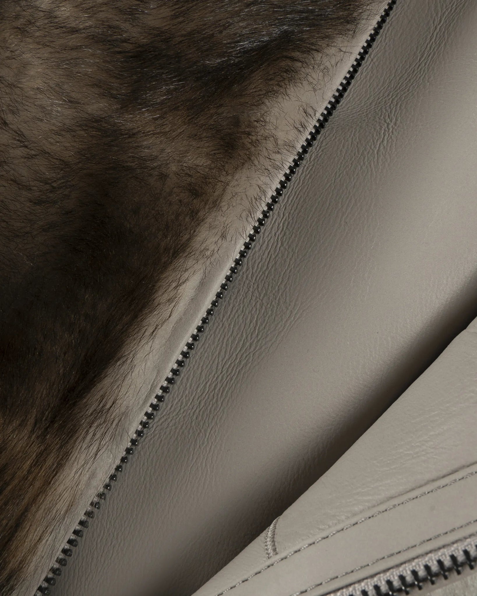 Mausgraue Wendbare Übergroße Wulf Kurzjacke von Balatt - Coats & Jackets BALATT