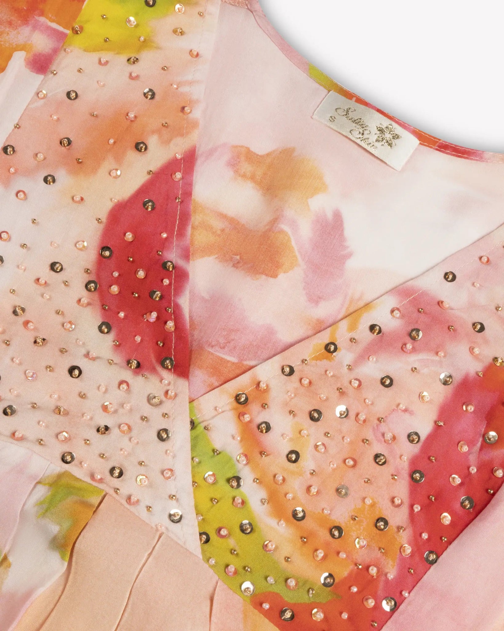 Mehrfarbiges Rosa Kurzes V - Kleid mit Blumenmuster von Salty Skin - Dresses SALTY SKIN