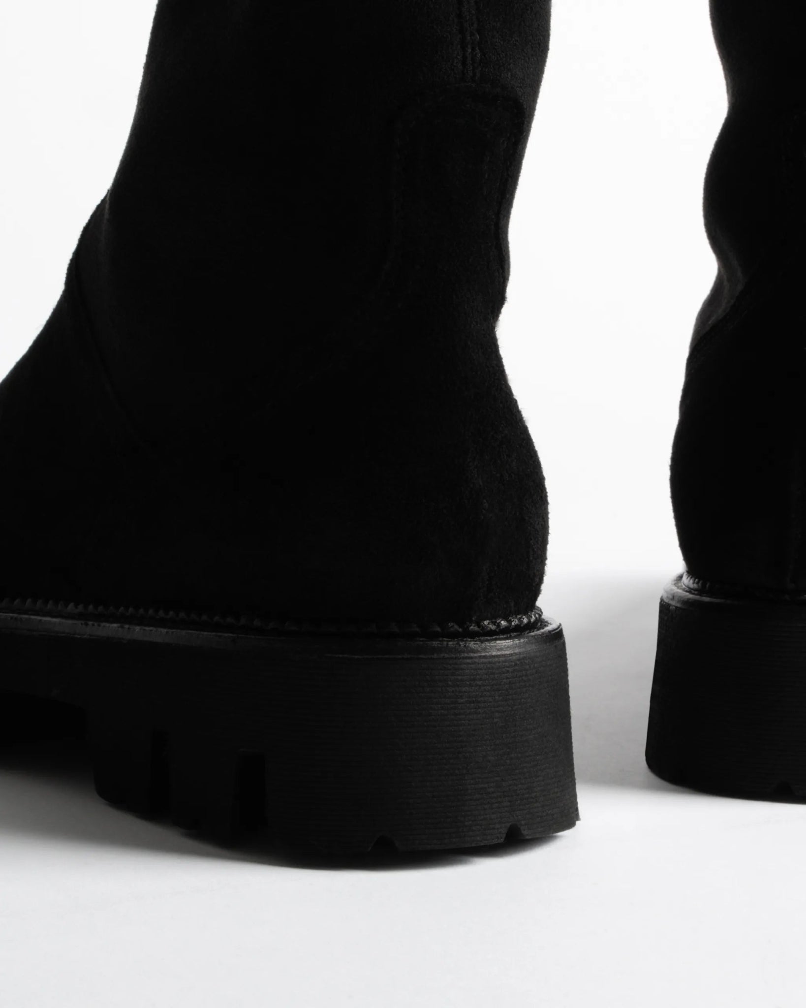 Mittelhoher Stretch - Wildlederstiefel von Emanuela Rosseti - Shoes CAIMAN SHOES