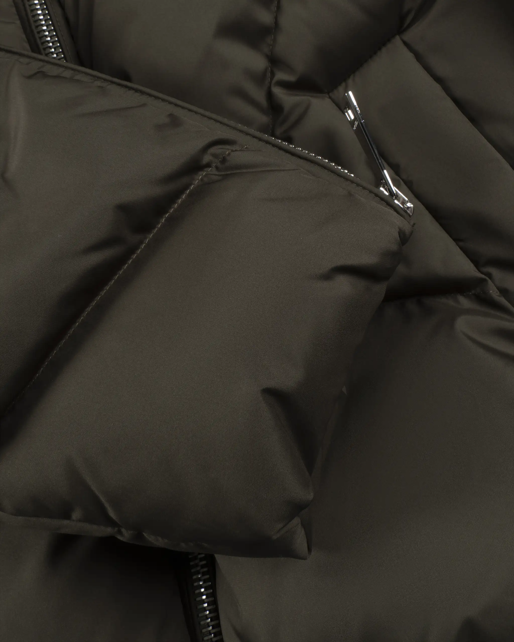 Olive Matte Icon Nylon Weste von Khris Joy - Vests KHRISJOY