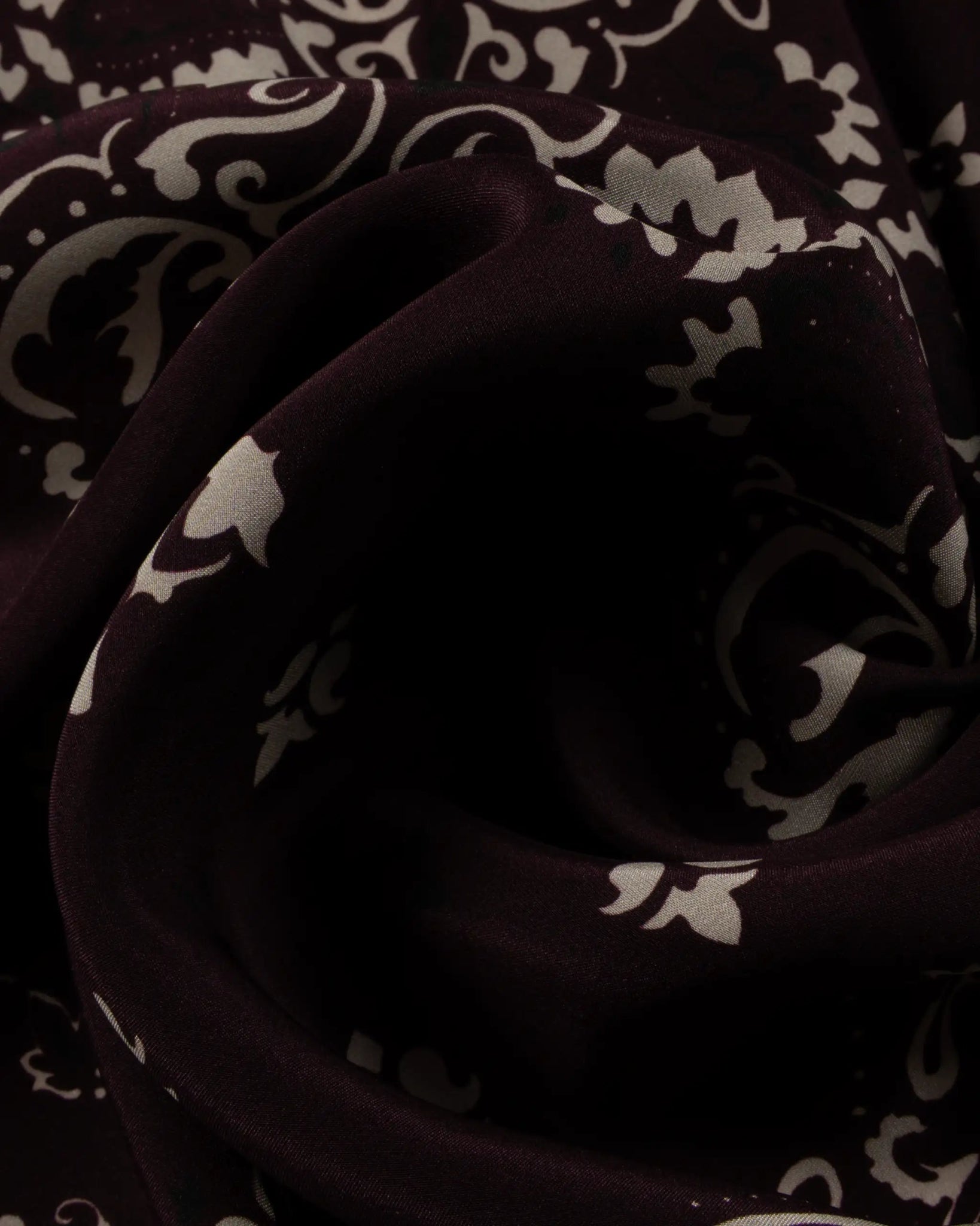 Rubinrotes Seiden Bandana Tuch von Seafarer - Accessories SEAFARER