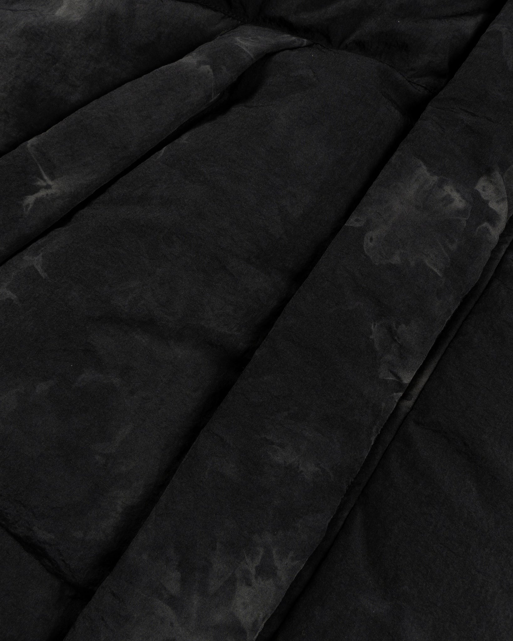 Schwarze Camouflage Kapuzen Daunen Jacke von JG1 - Coats & Jackets JG1 BY JUSTIN