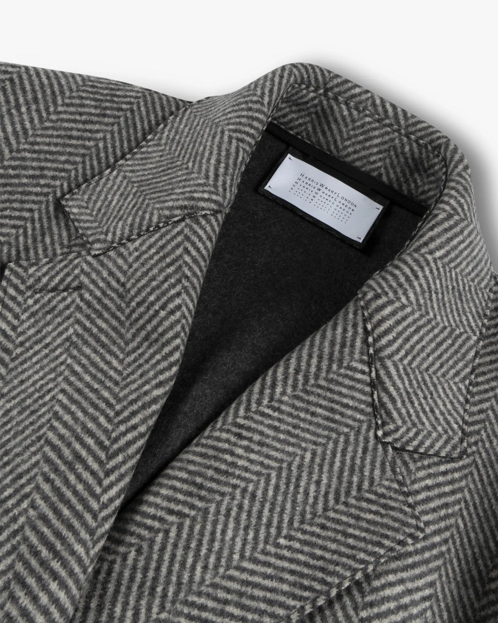 Schwarze Gefilzte Cashmere Mix A Shape Kurzjacke von Harris Wharf London - Coats & Jackets HARRIS WARF