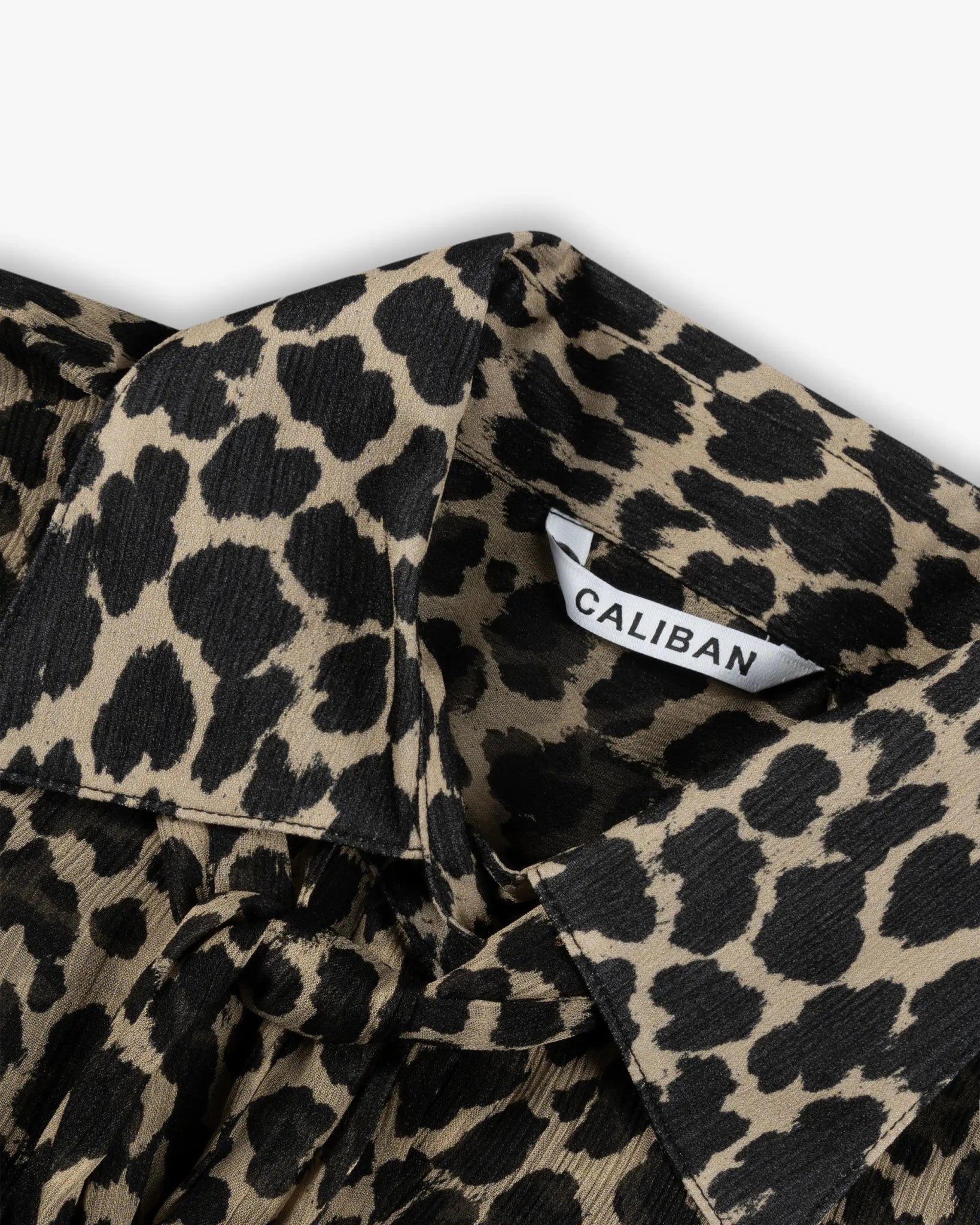 Schwarze Leo Crepe Bluse von Caliban - Blouses CALIBAN