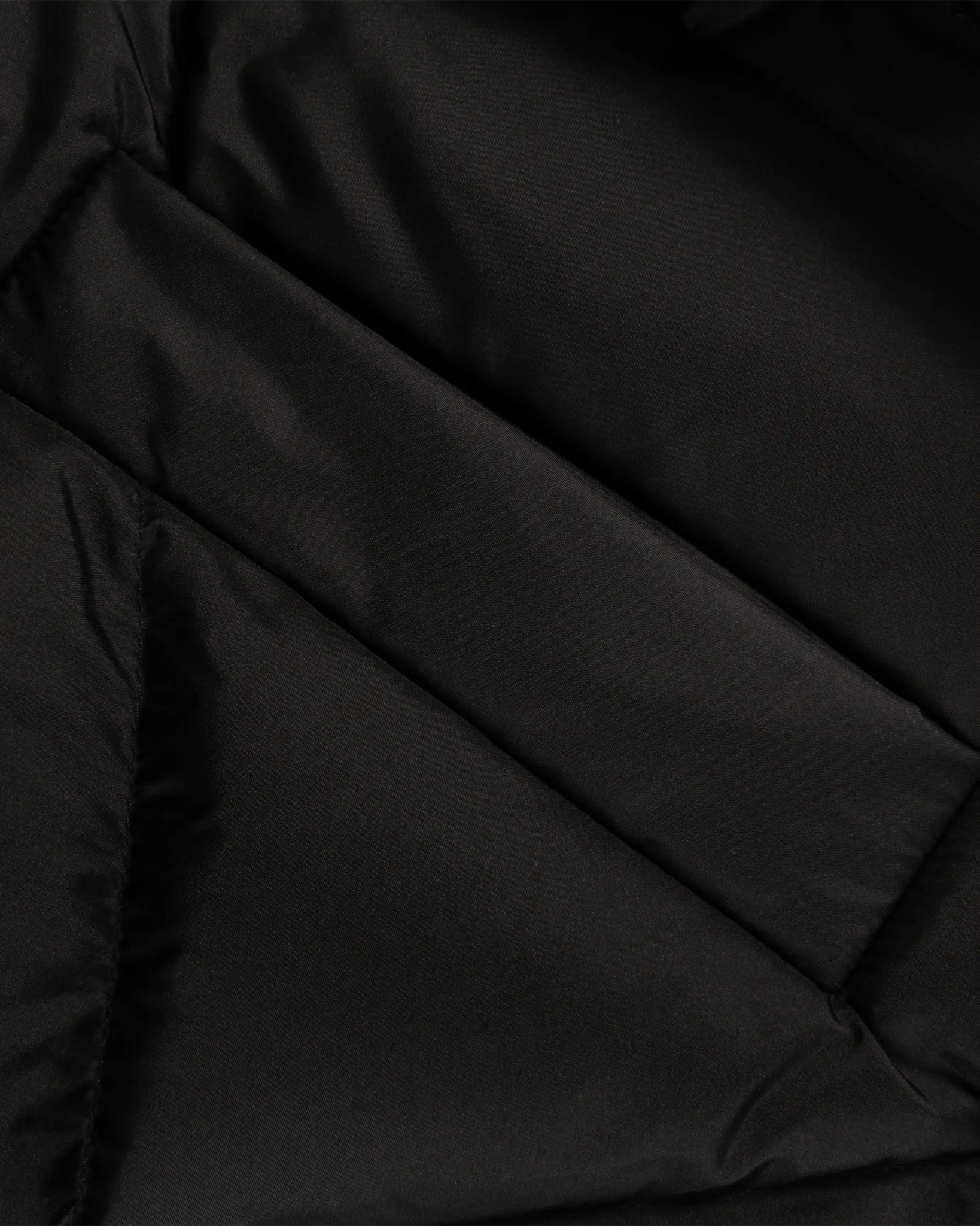 Schwarze Matte Icon Nylon Weste von Khris Joy - Coats & Jackets KHRISJOY