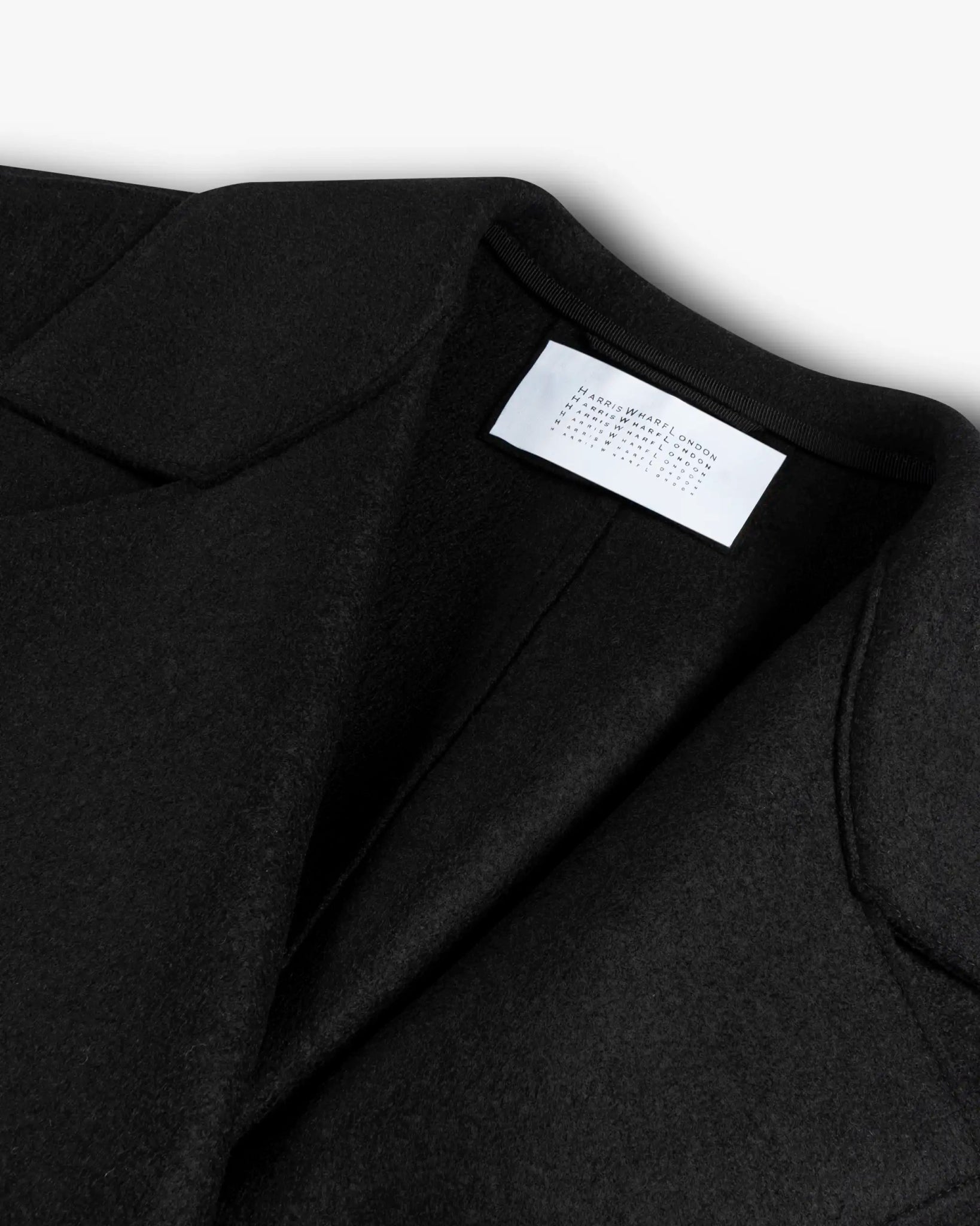 Schwarzer Gekochter Gepresster Uni Woll Drop Shoulder Mantel von Harris Wharf London - Coats & Jackets HARRIS WARF