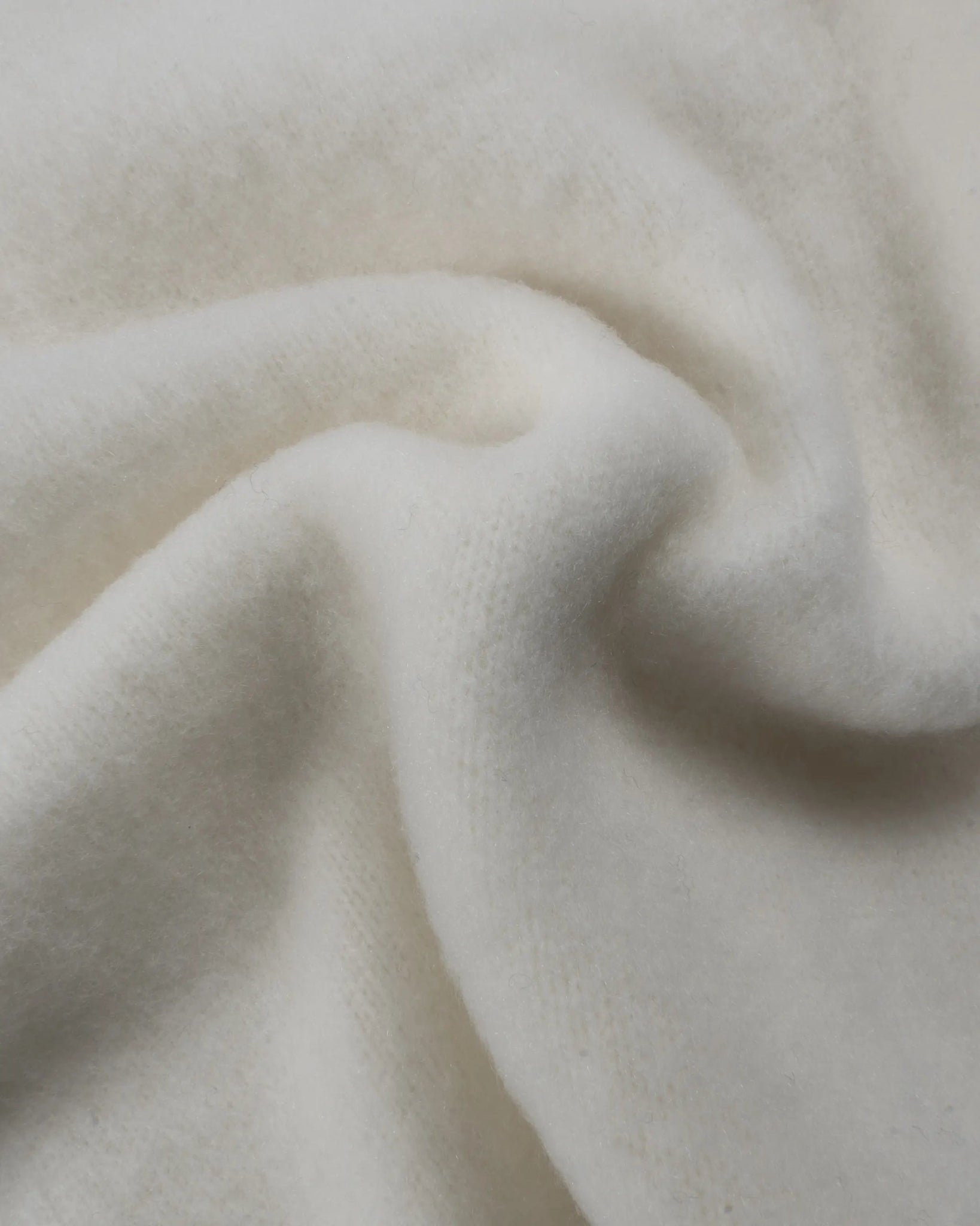 Weißer Oversize Rundhalspullover von Avant Toi - Knitwear AVANT TOI