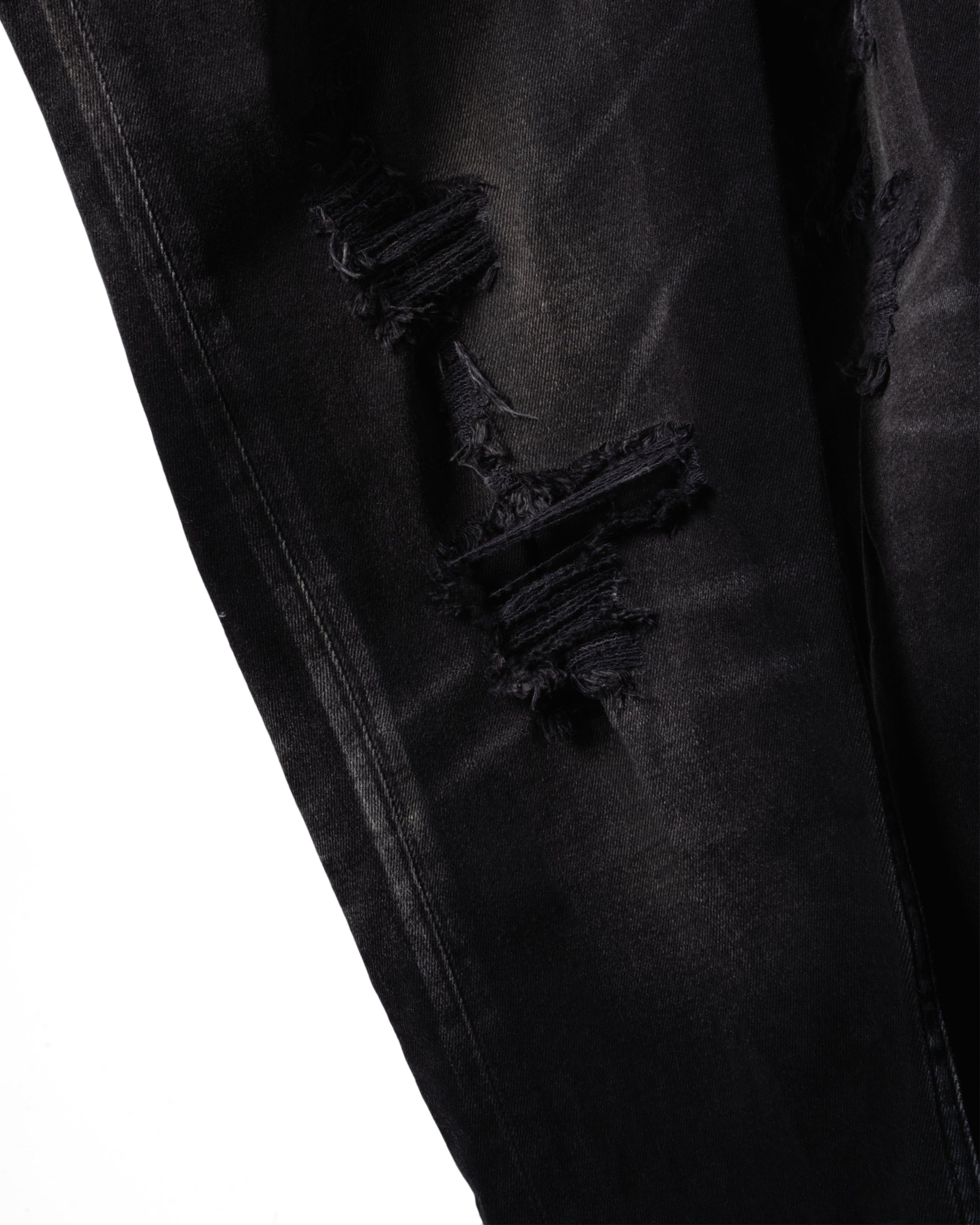 SLIM FIT DESTROYED JEANS