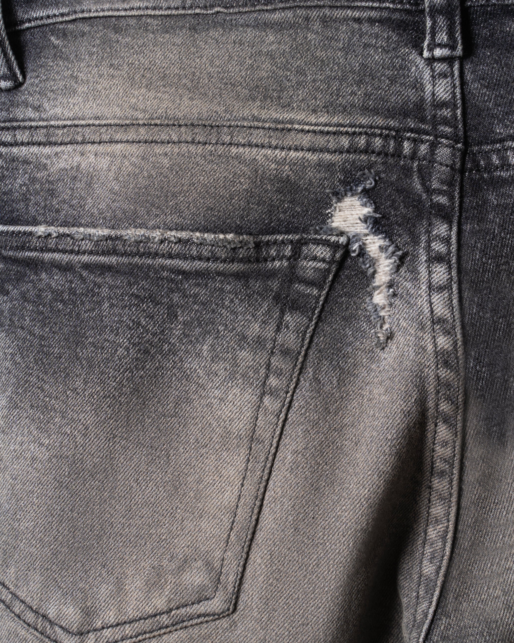 SLIM FIT REPAIRED DESTROYED JEANS